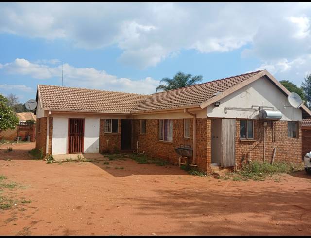 3 BEDROOM HOUSE FOR SALE IN FLORA PARK